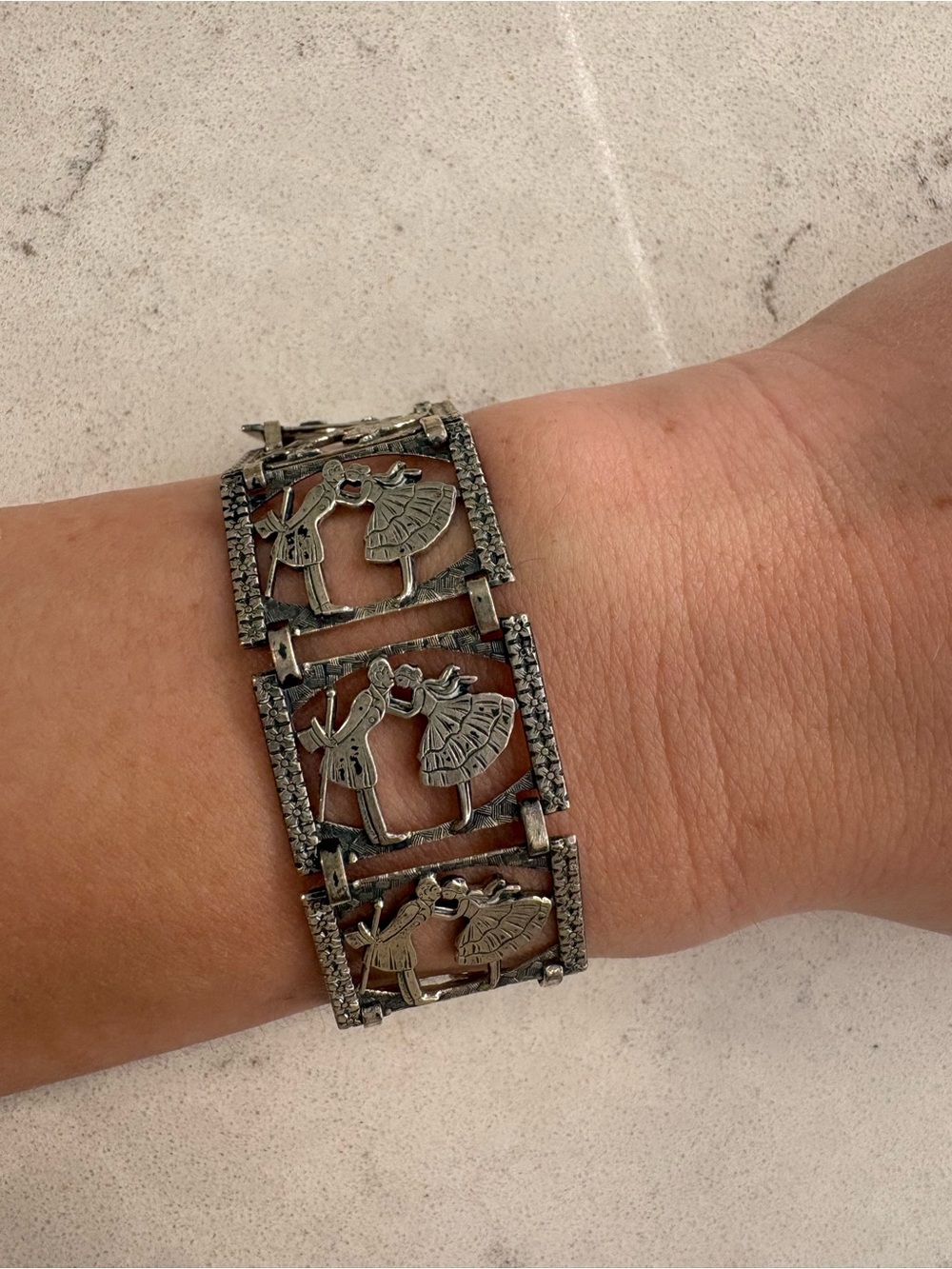 Vintage Sterling Silver Silver Storyteller Bracelet Depicting Kissing Couple
